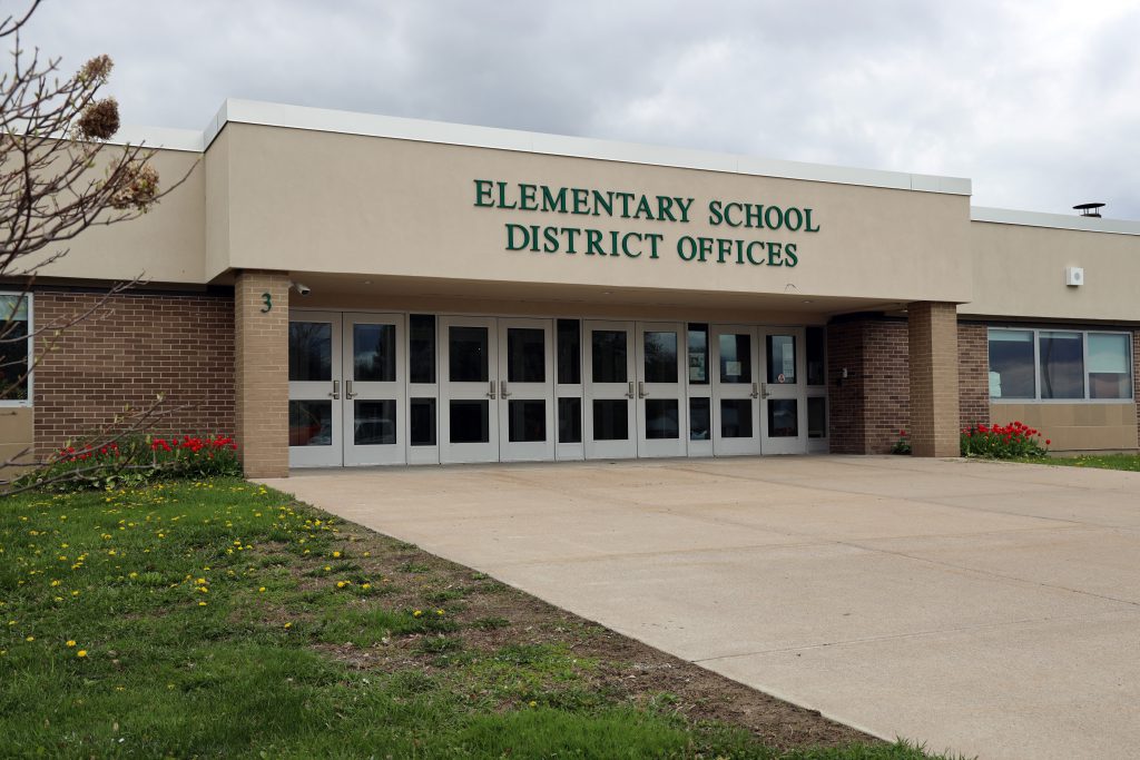 exterior image of Salmon River Elementary School and District Offices
